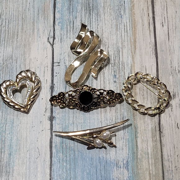 Jewelry - Five Gold Brooches!!!!!